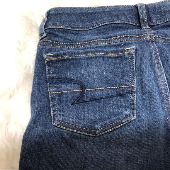 American Eagle Super Stretch Jean Shorts size 4 Raw Hem (1008) - Picture 8 of 10